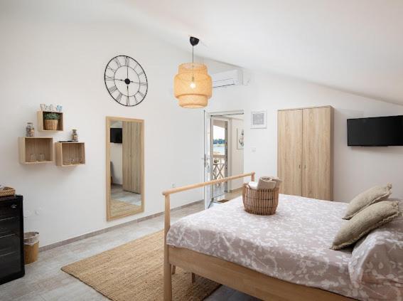 Apartments And Rooms Jakic 메덜린 외부 사진