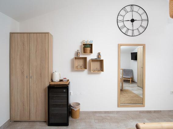 Apartments And Rooms Jakic 메덜린 외부 사진