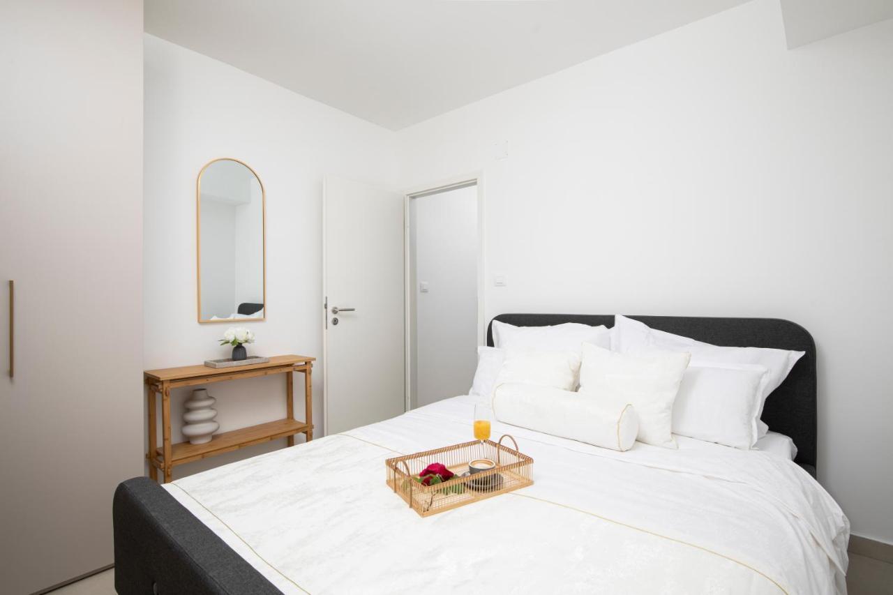 Apartments And Rooms Jakic 메덜린 외부 사진